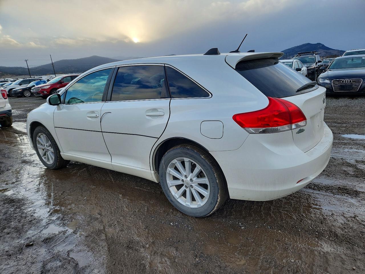 2011 TOYOTA VENZA photo 2