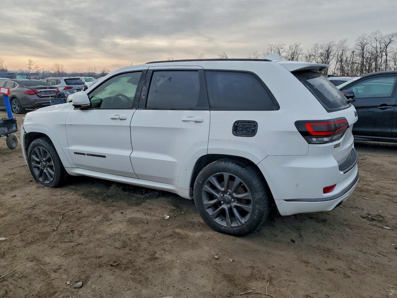 2019 JEEP GRAND CHEROKEE OVERLAND photo 2