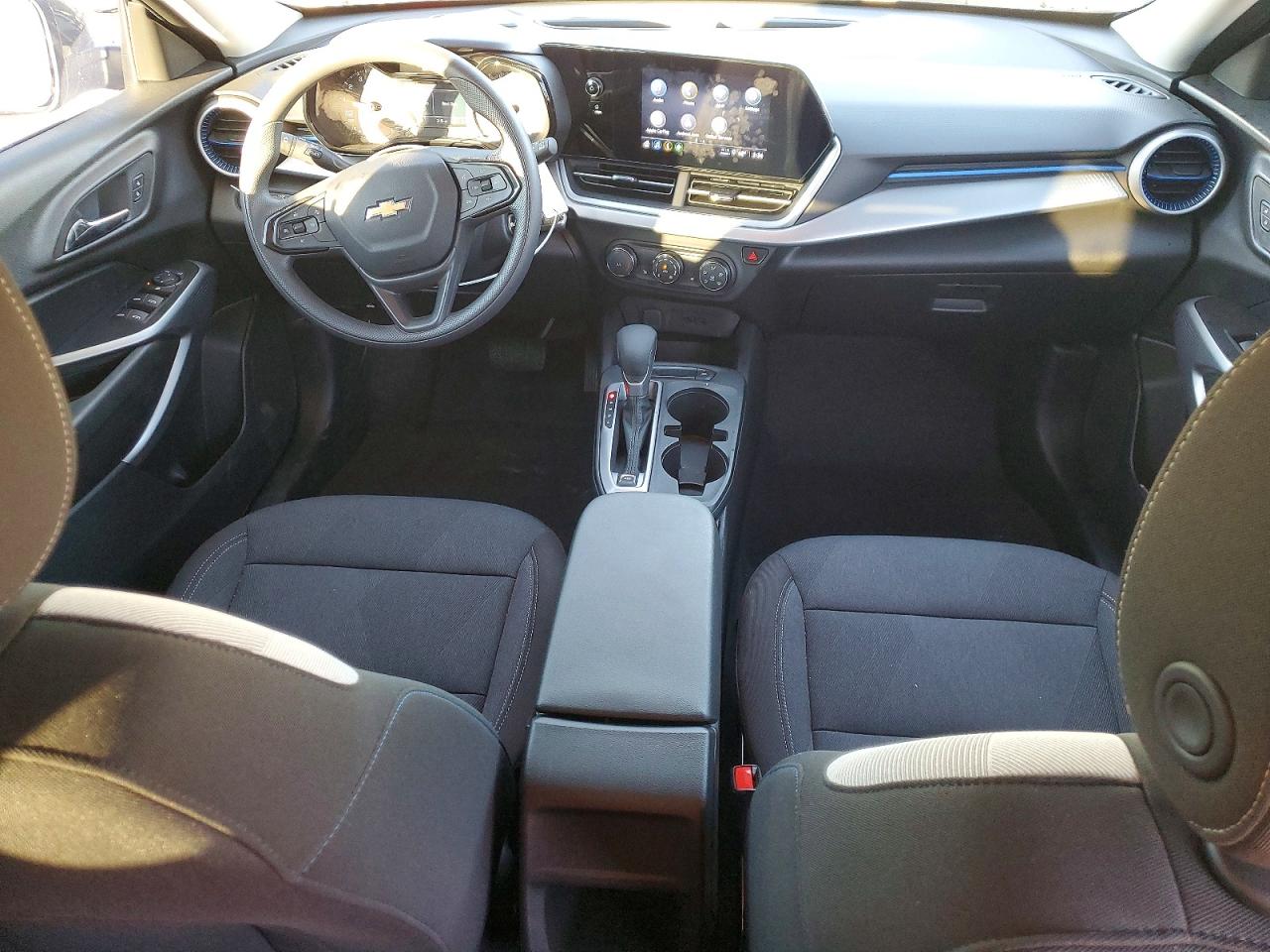 2025 CHEVROLET TRAX LS photo 8