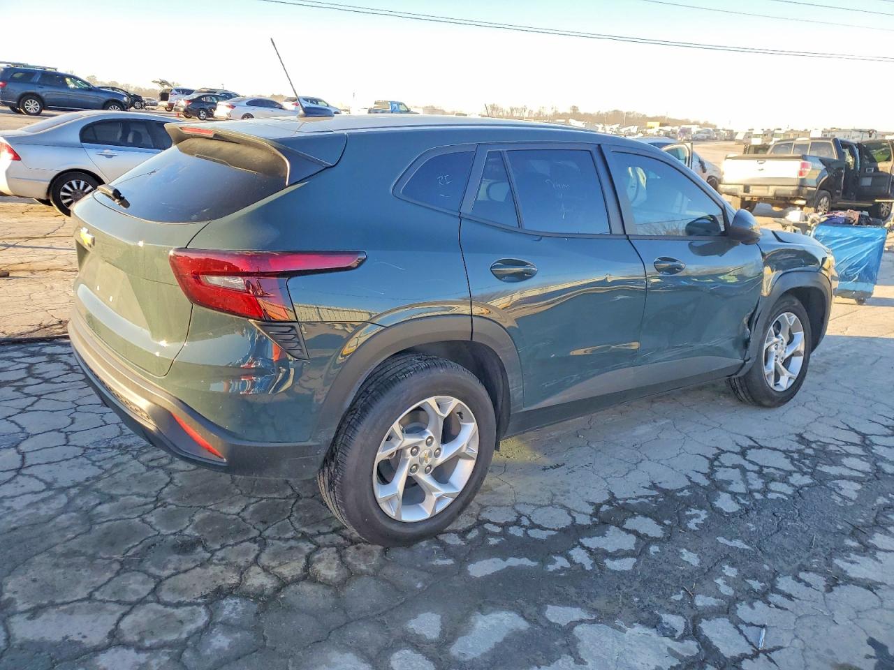 2025 CHEVROLET TRAX LS photo 3