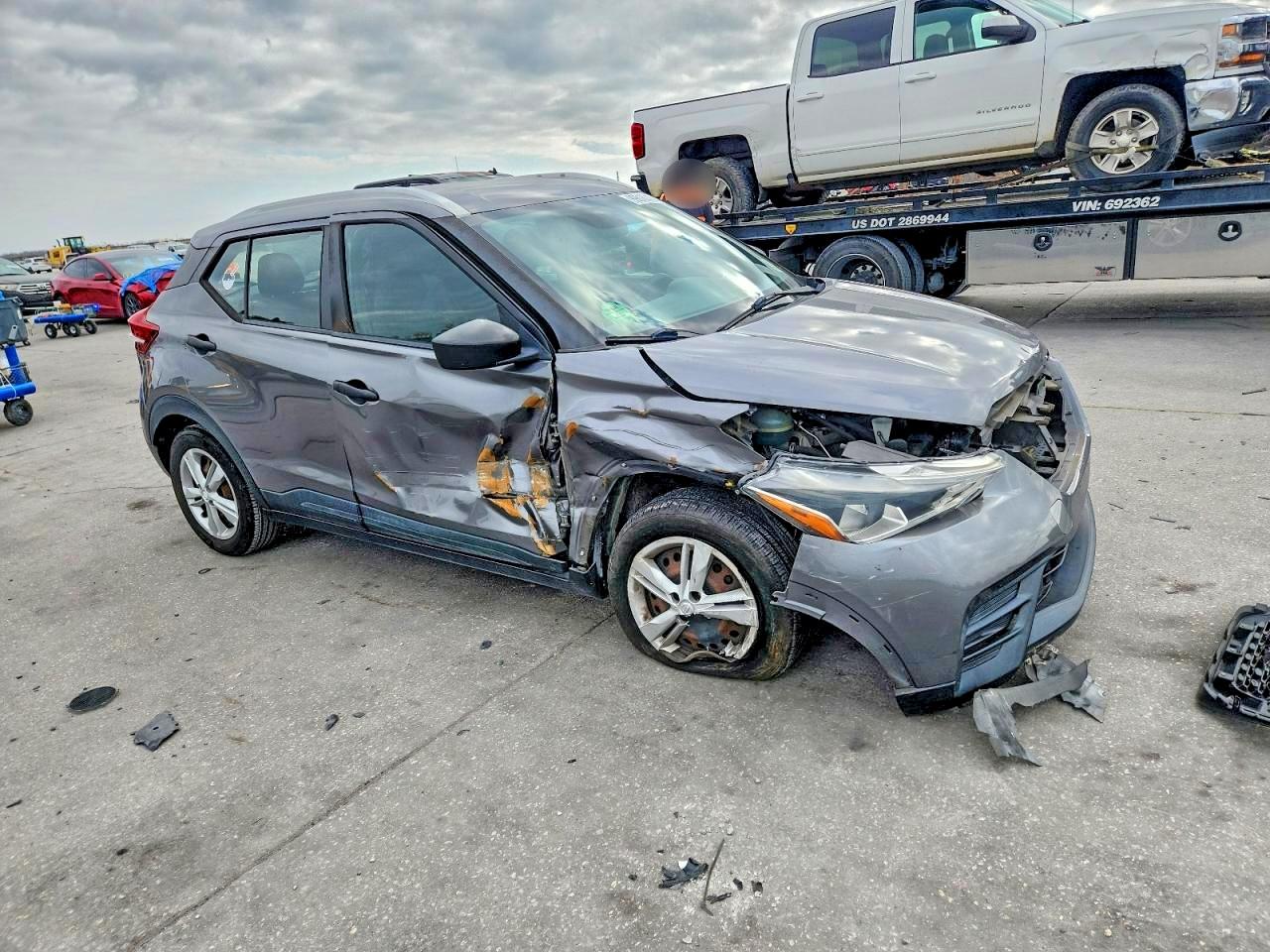 2019 NISSAN KICKS S photo 4