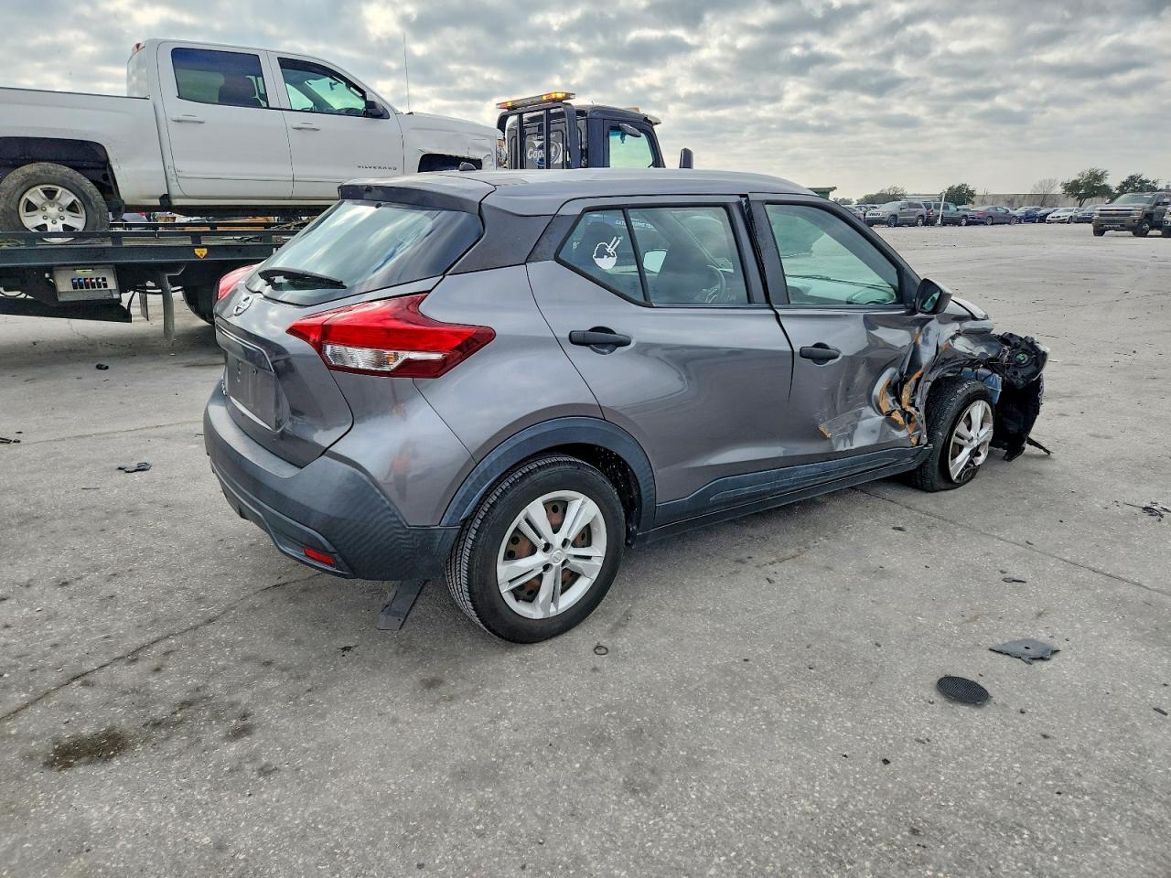 2019 NISSAN KICKS S photo 3