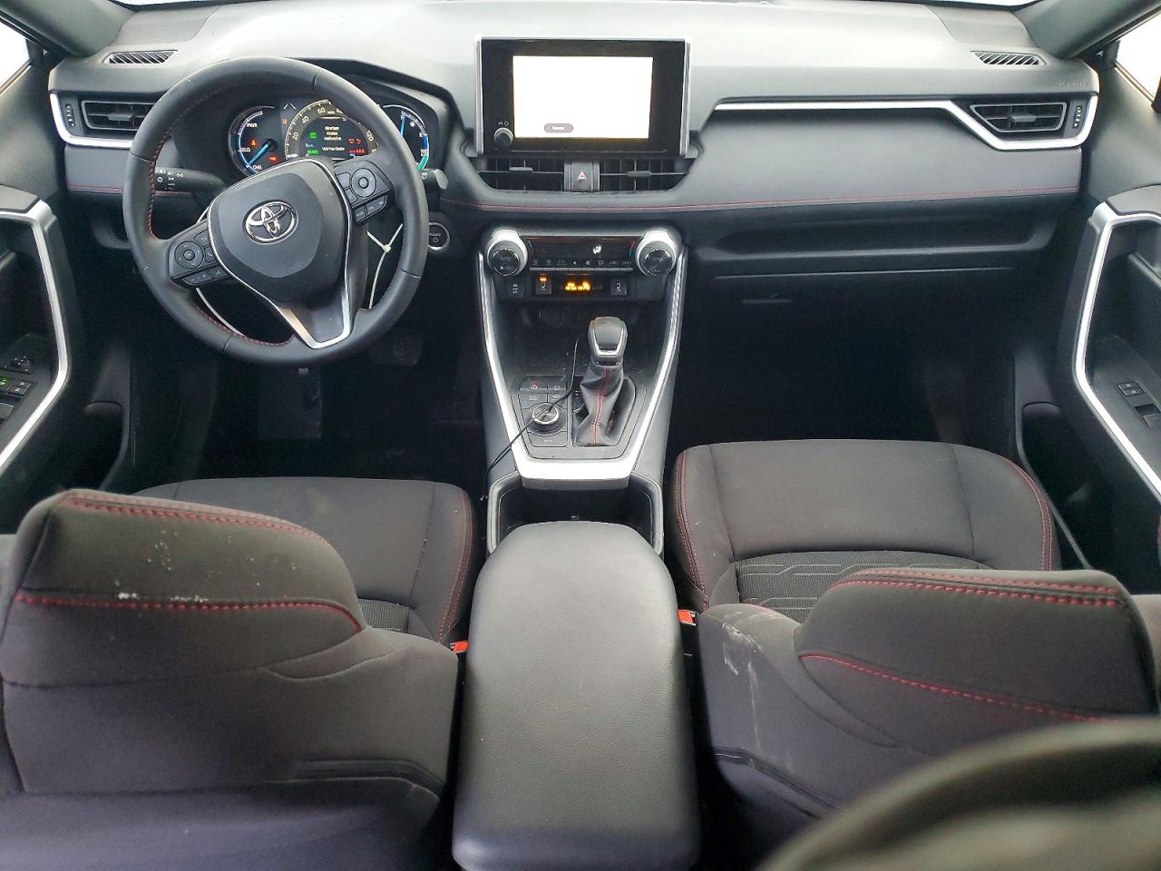 2025 TOYOTA RAV4 SE photo 8
