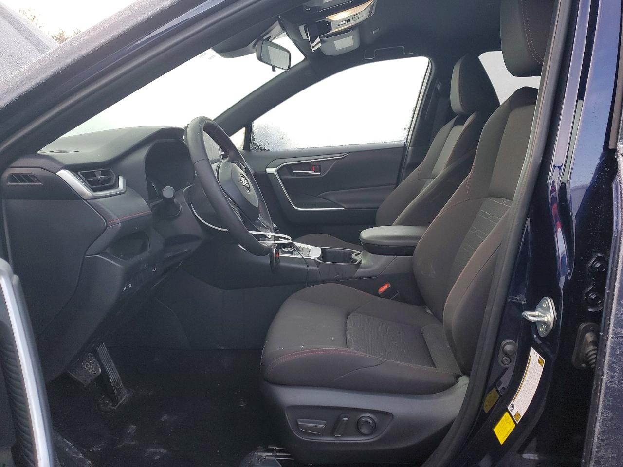 2025 TOYOTA RAV4 SE photo 7