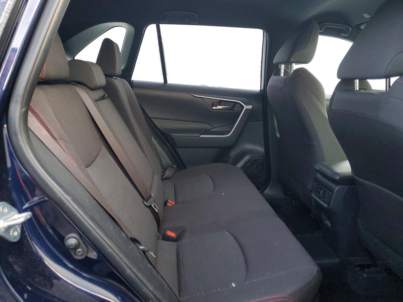 2025 TOYOTA RAV4 SE photo 11