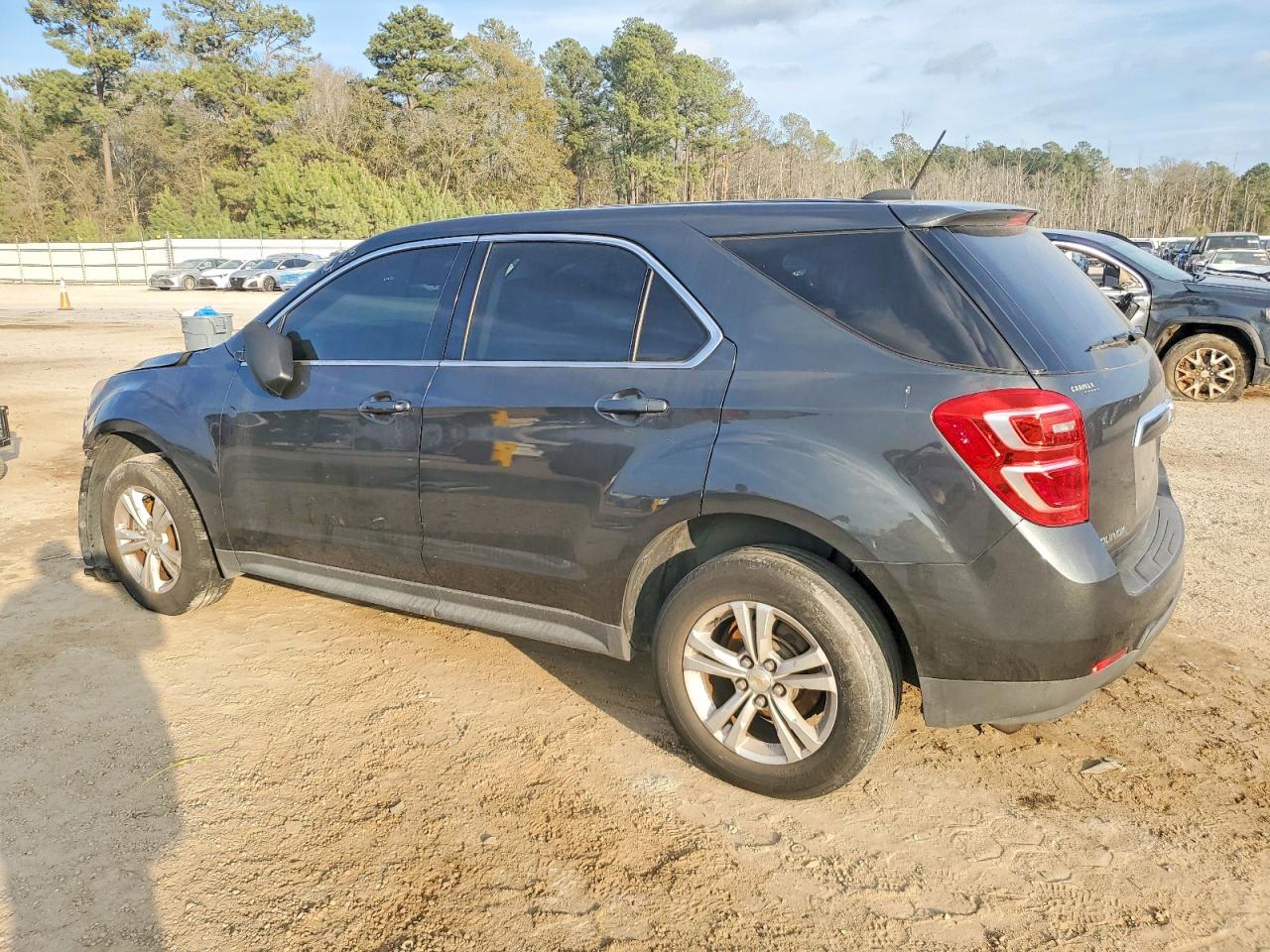 2017 CHEVROLET EQUINOX LS photo 3