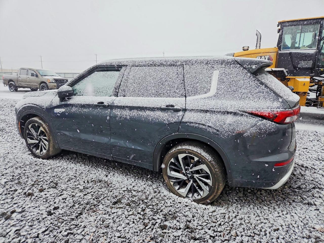 2025 MITSUBISHI OUTLANDER SEL photo 2