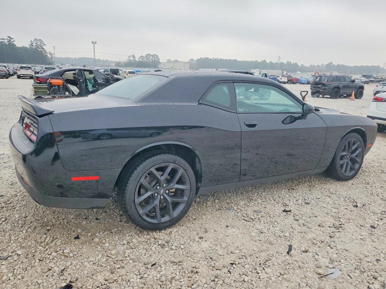 2022 DODGE CHALLENGER SXT photo 3