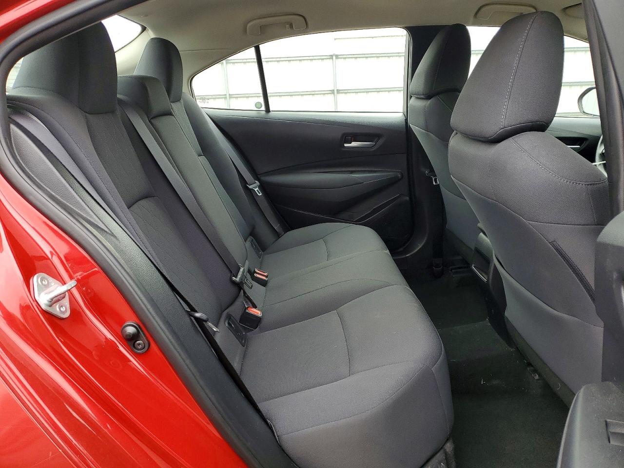 2020 TOYOTA COROLLA LE photo 10