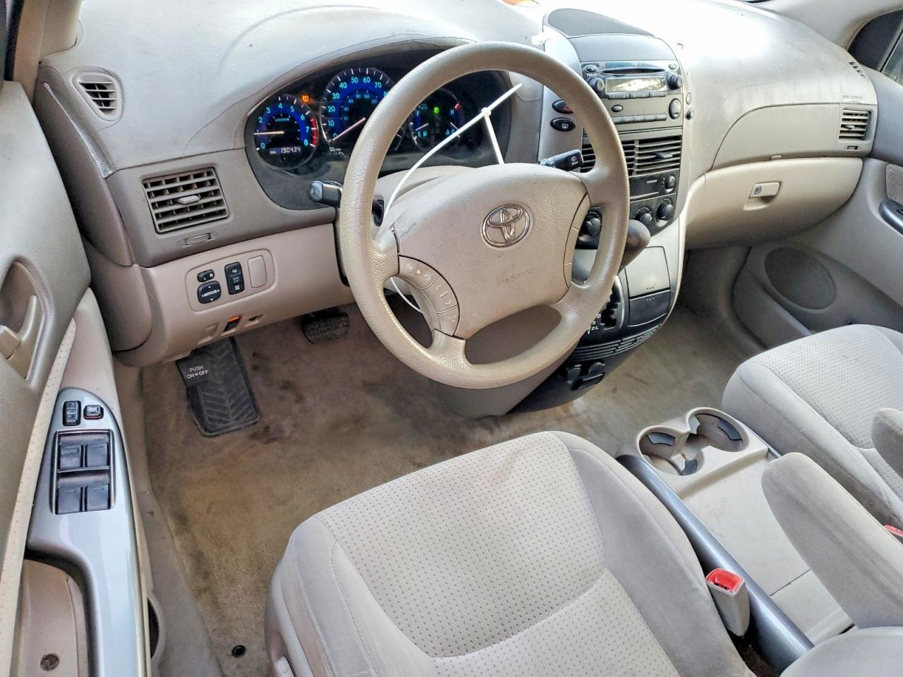 2008 TOYOTA SIENNA CE photo 8