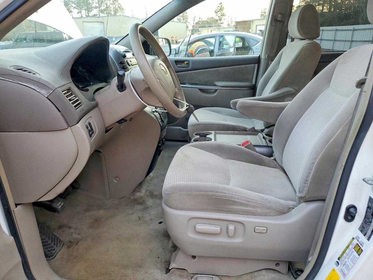 2008 TOYOTA SIENNA CE photo 7