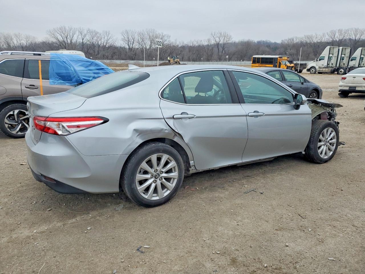 2020 TOYOTA CAMRY LE photo 3