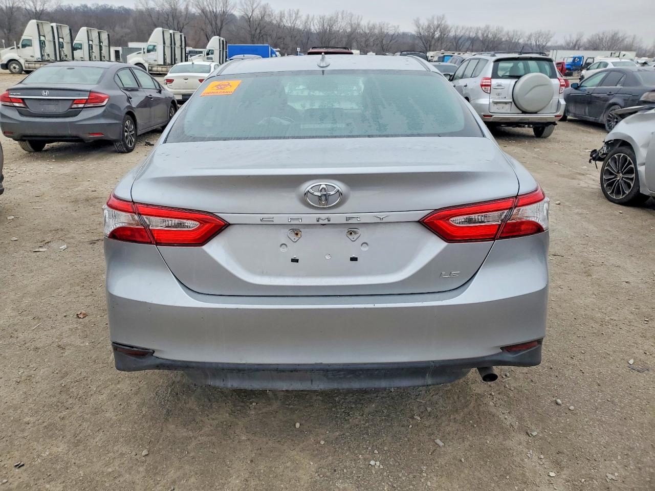 2020 TOYOTA CAMRY LE photo 6