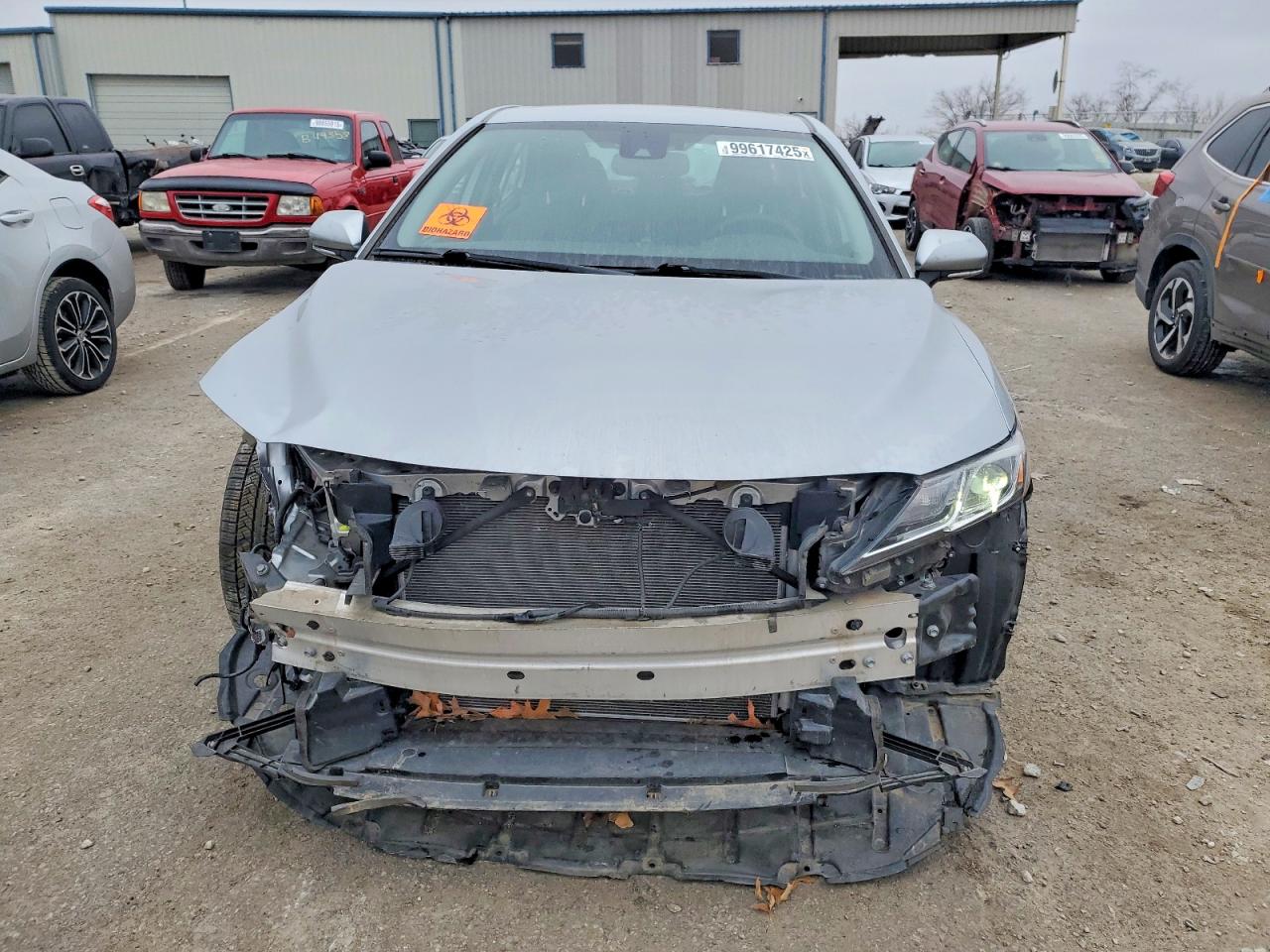 2020 TOYOTA CAMRY LE photo 5