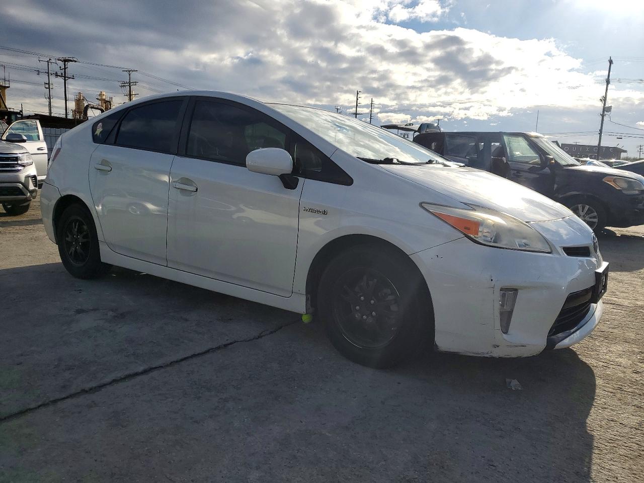 2014 TOYOTA PRIUS photo 4