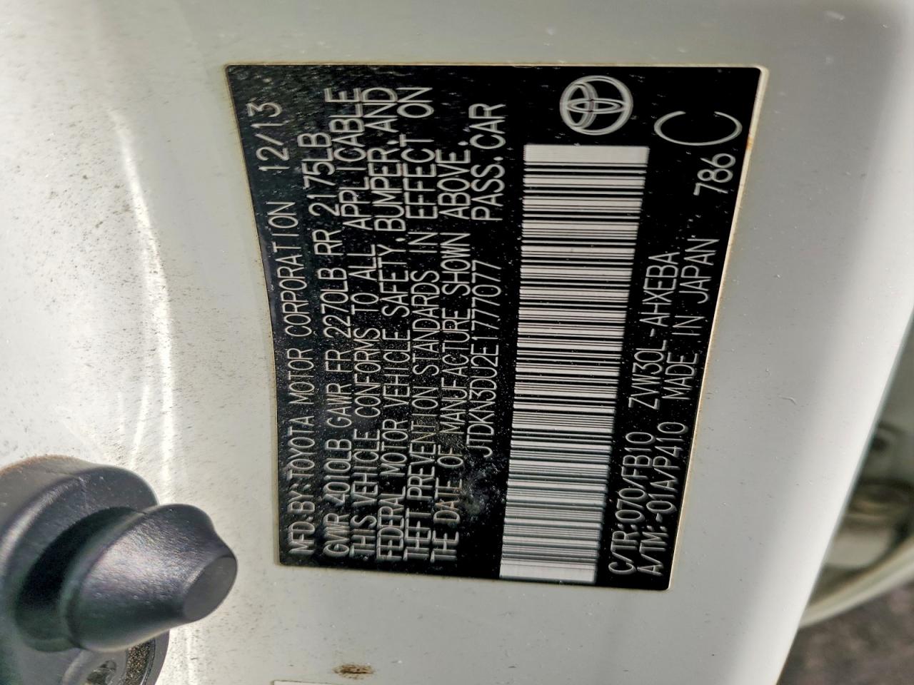 2014 TOYOTA PRIUS photo 12
