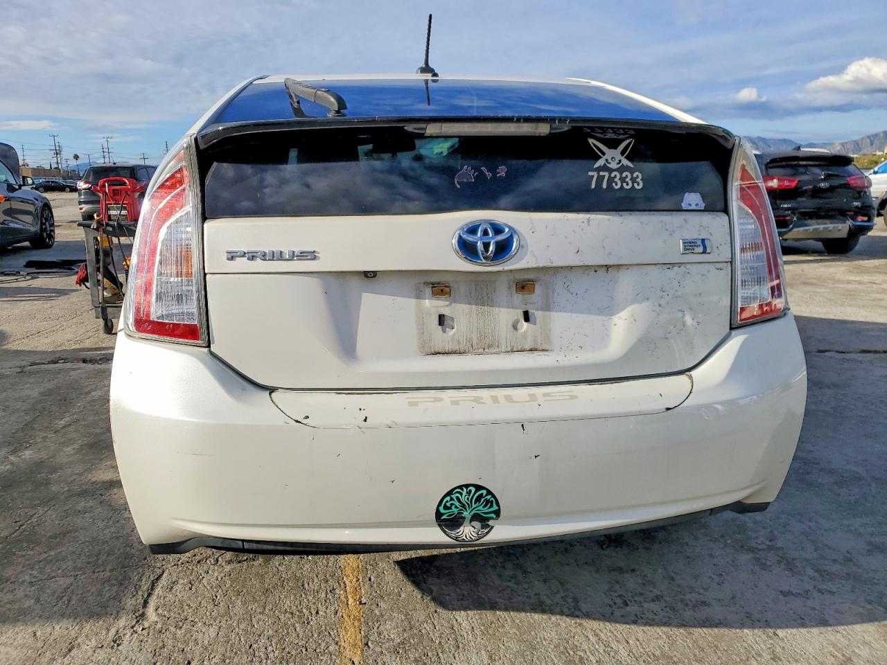 2014 TOYOTA PRIUS photo 6