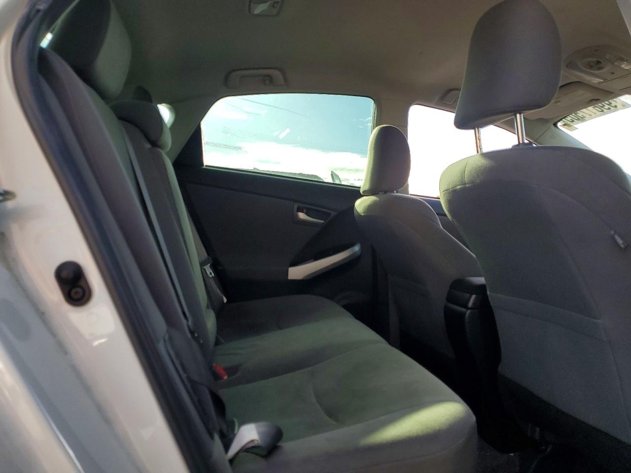 2014 TOYOTA PRIUS photo 10