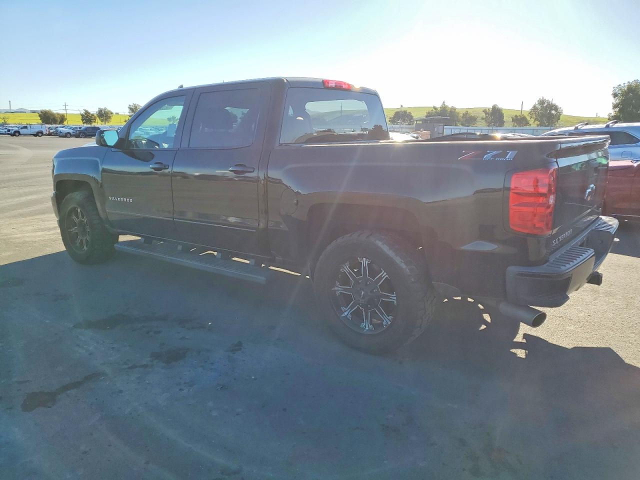 2018 CHEVROLET SILVERADO K1500 LT photo 2