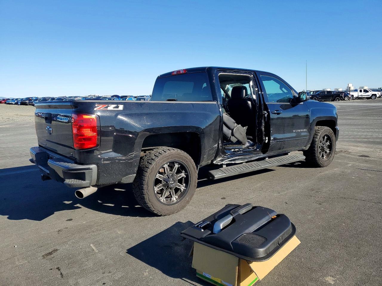 2018 CHEVROLET SILVERADO K1500 LT photo 3