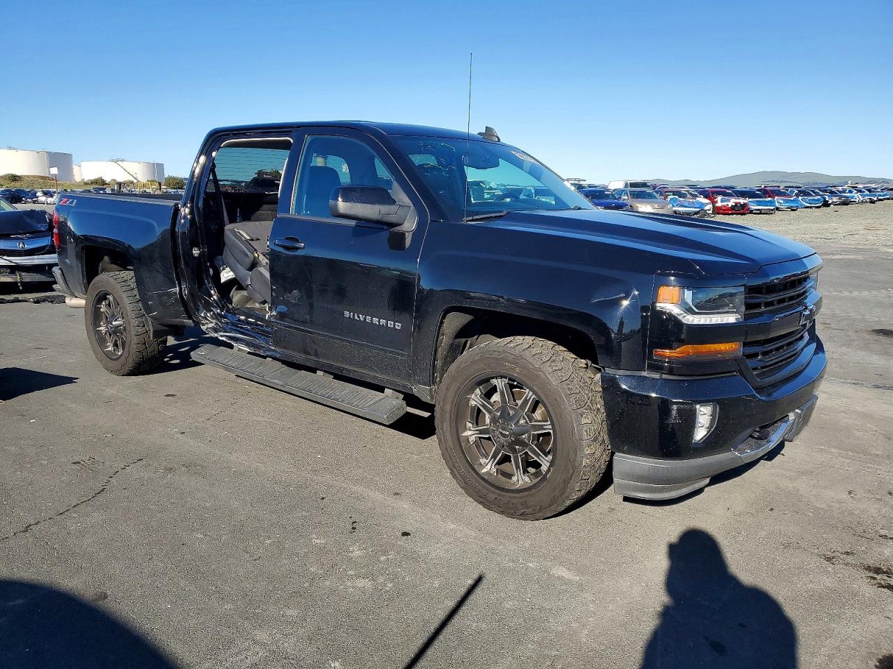 2018 CHEVROLET SILVERADO K1500 LT photo 4