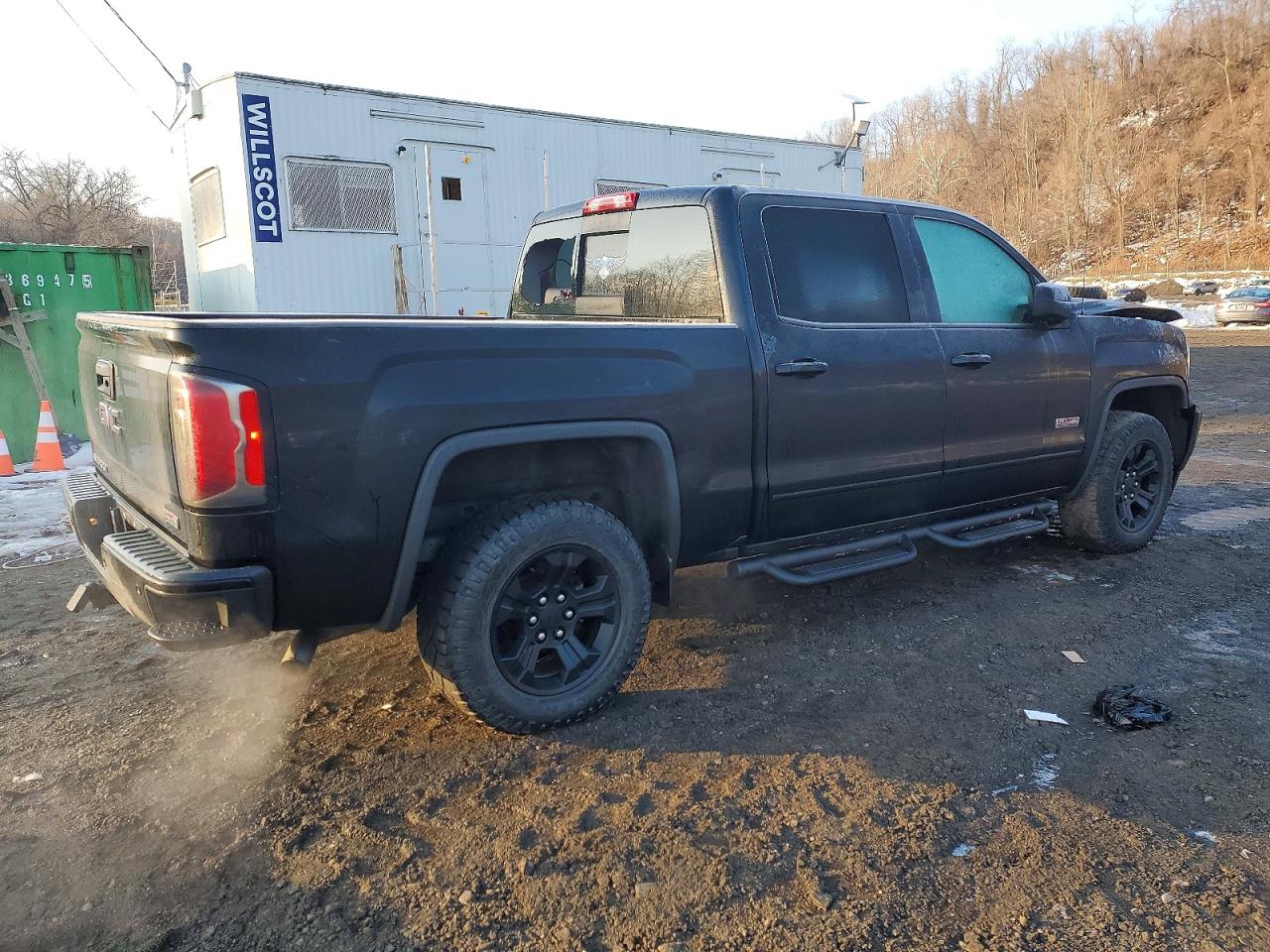 2017 GMC SIERRA K1500 SLT photo 3