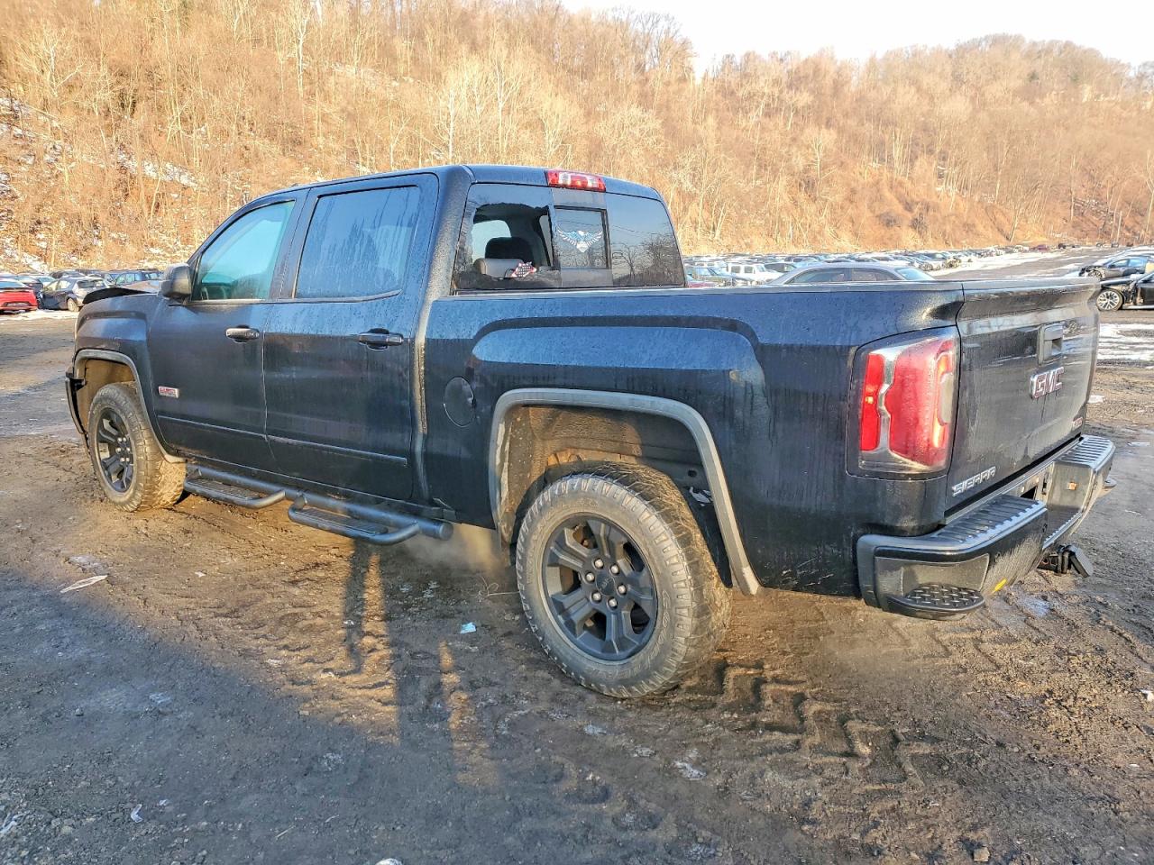 2017 GMC SIERRA K1500 SLT photo 2