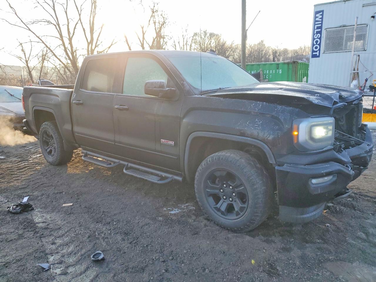 2017 GMC SIERRA K1500 SLT photo 4