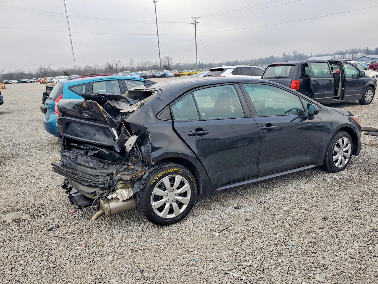 2021 TOYOTA COROLLA LE photo 3