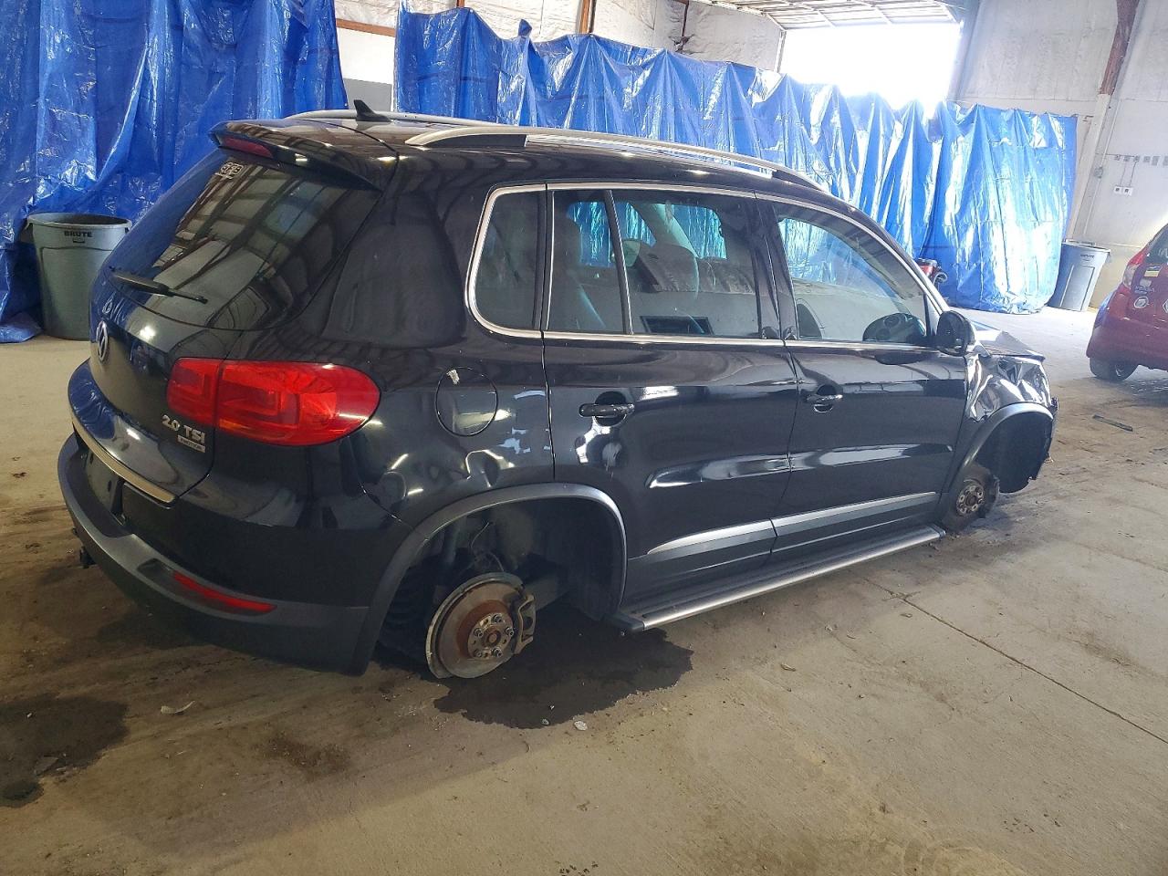 2013 VOLKSWAGEN TIGUAN S photo 3