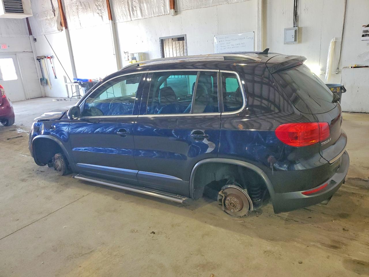 2013 VOLKSWAGEN TIGUAN S photo 2