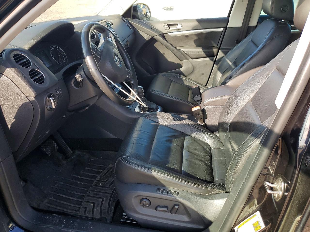 2013 VOLKSWAGEN TIGUAN S photo 7