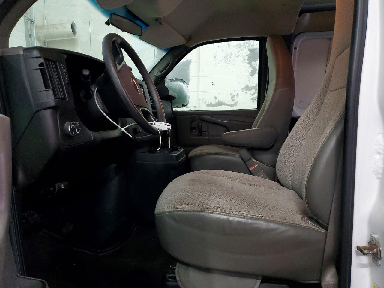 2015 GMC SAVANA G2500 photo 7