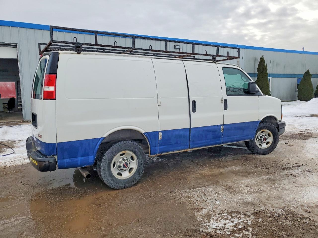 2015 GMC SAVANA G2500 photo 3