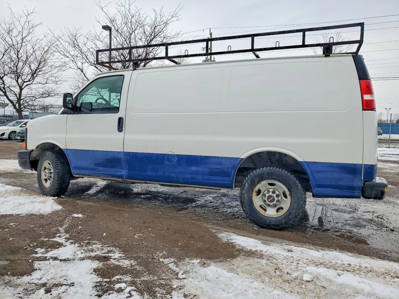 2015 GMC SAVANA G2500 photo 2