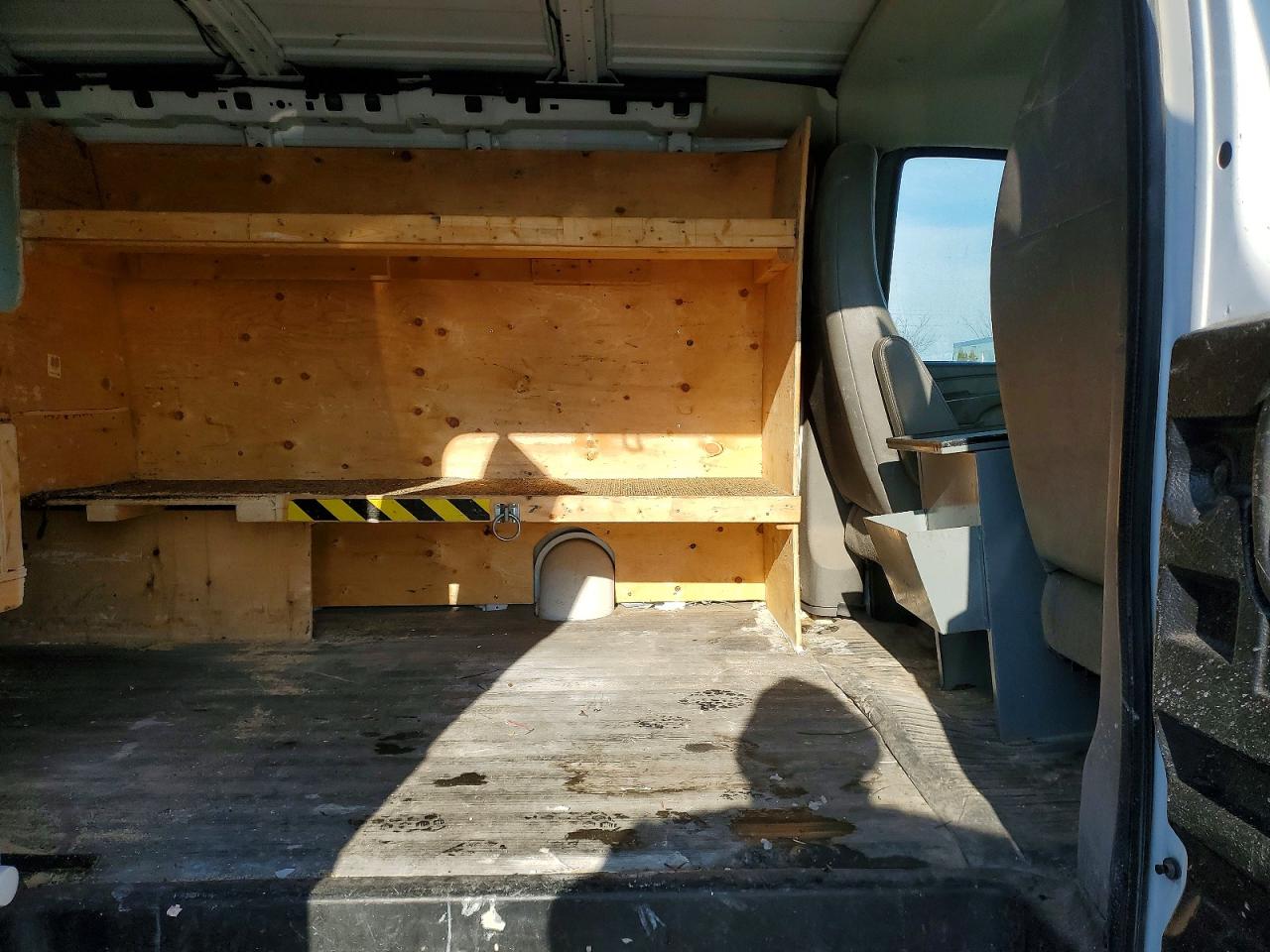 2015 GMC SAVANA G2500 photo 10