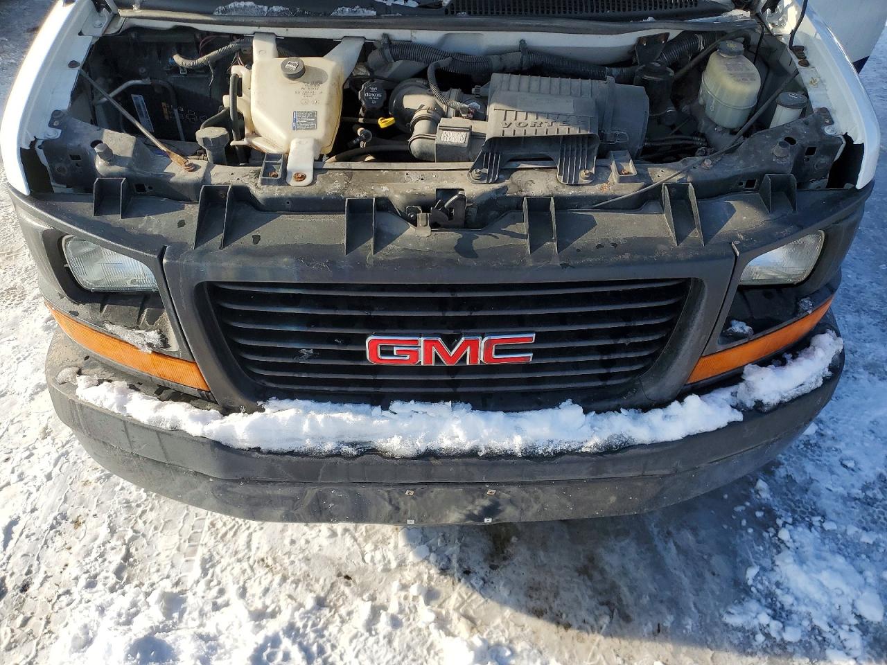 2015 GMC SAVANA G2500 photo 11