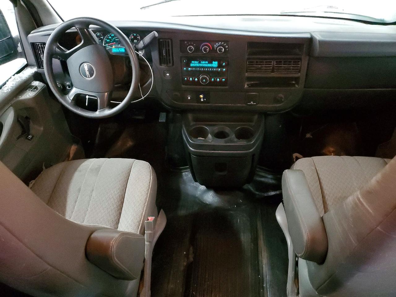 2015 GMC SAVANA G2500 photo 8