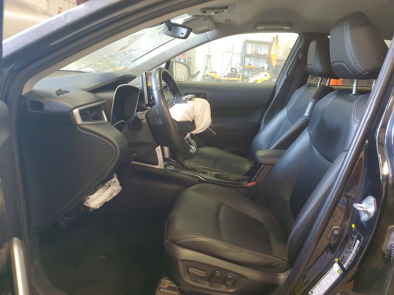 2022 TOYOTA COROLLA CROSS XLE photo 7