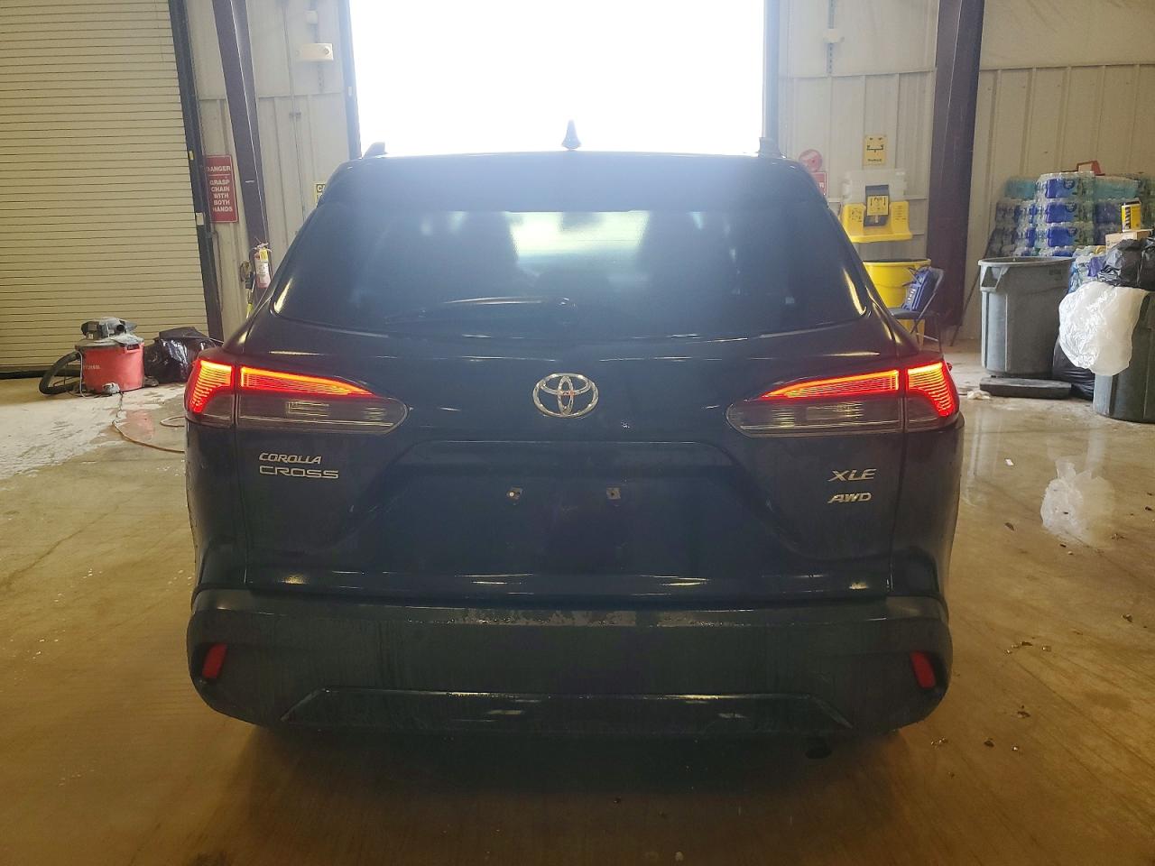 2022 TOYOTA COROLLA CROSS XLE photo 6