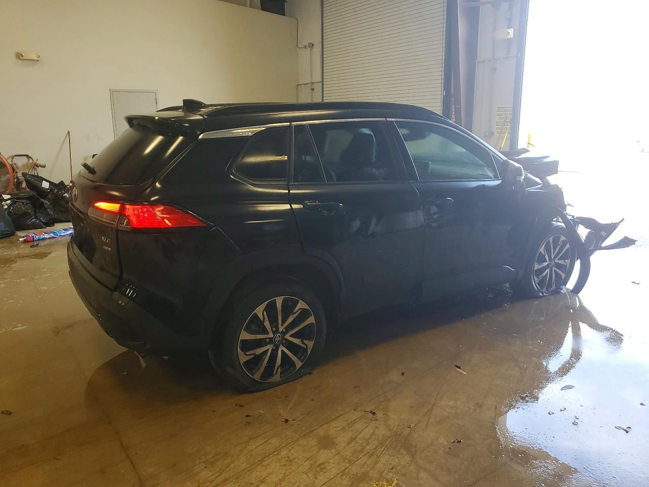 2022 TOYOTA COROLLA CROSS XLE photo 3
