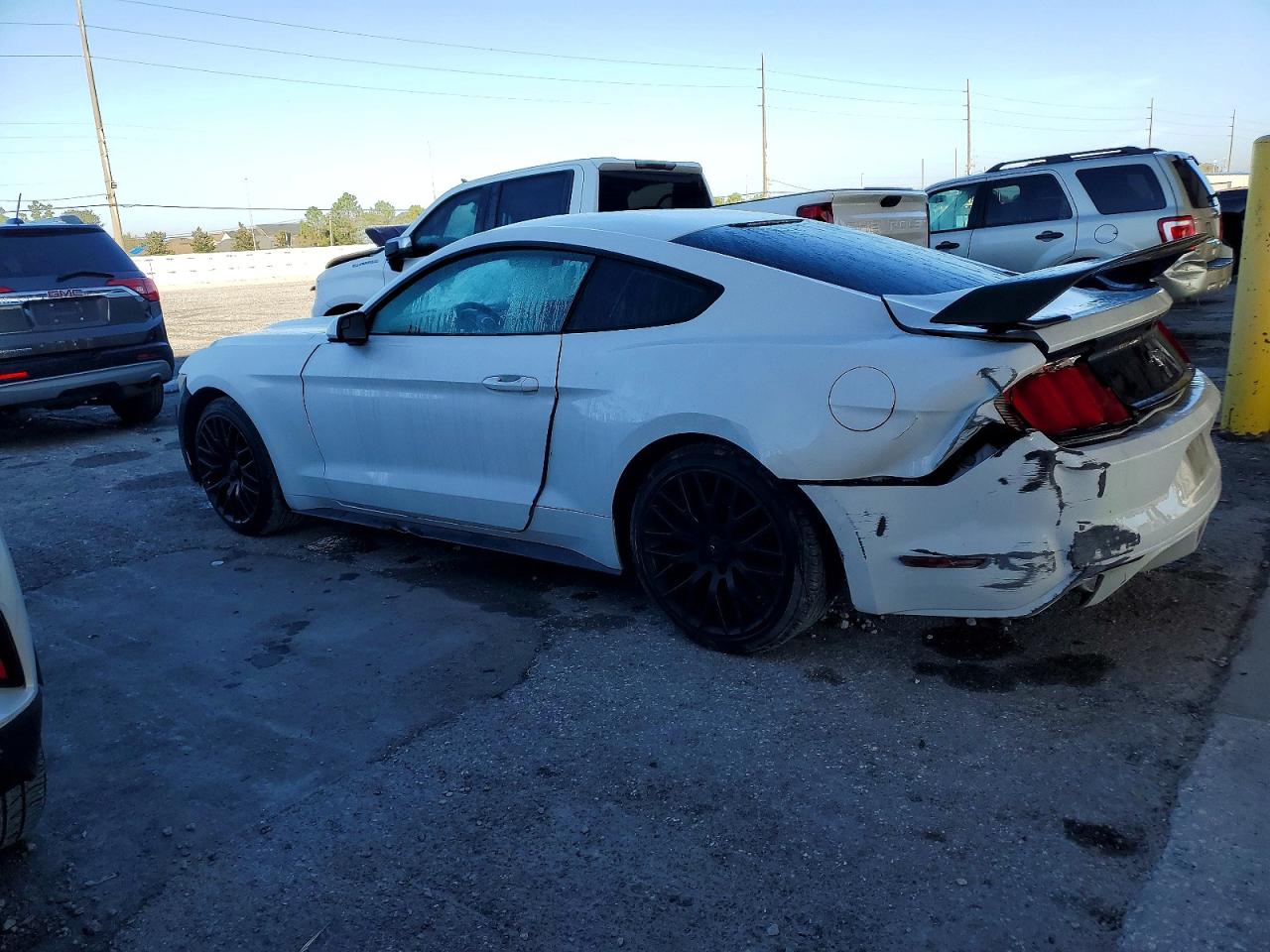 2016 FORD MUSTANG photo 2