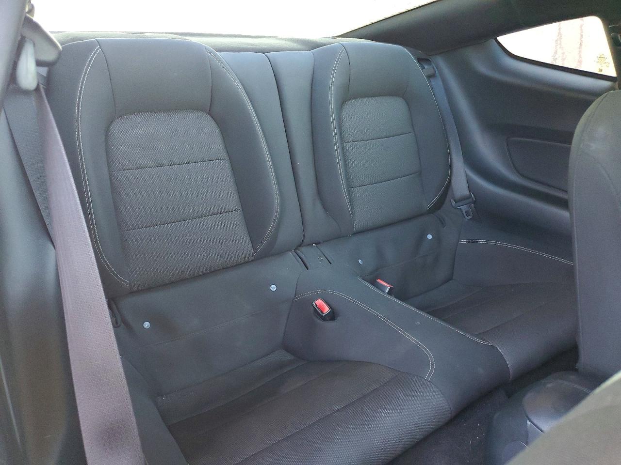 2016 FORD MUSTANG photo 11