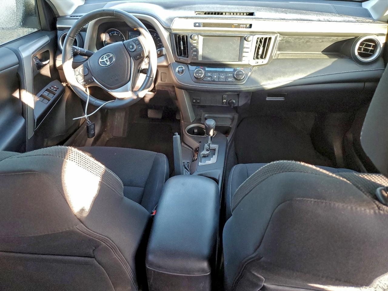 2017 TOYOTA RAV4 XLE photo 8