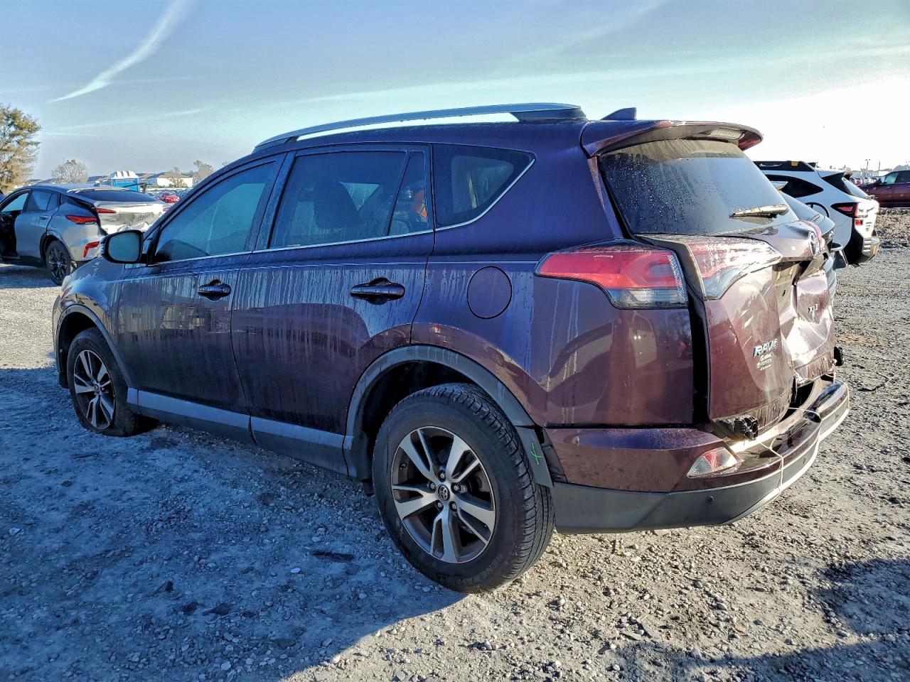 2017 TOYOTA RAV4 XLE photo 2