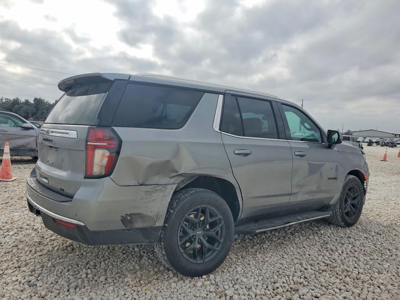2023 CHEVROLET TAHOE C1500 LT photo 3