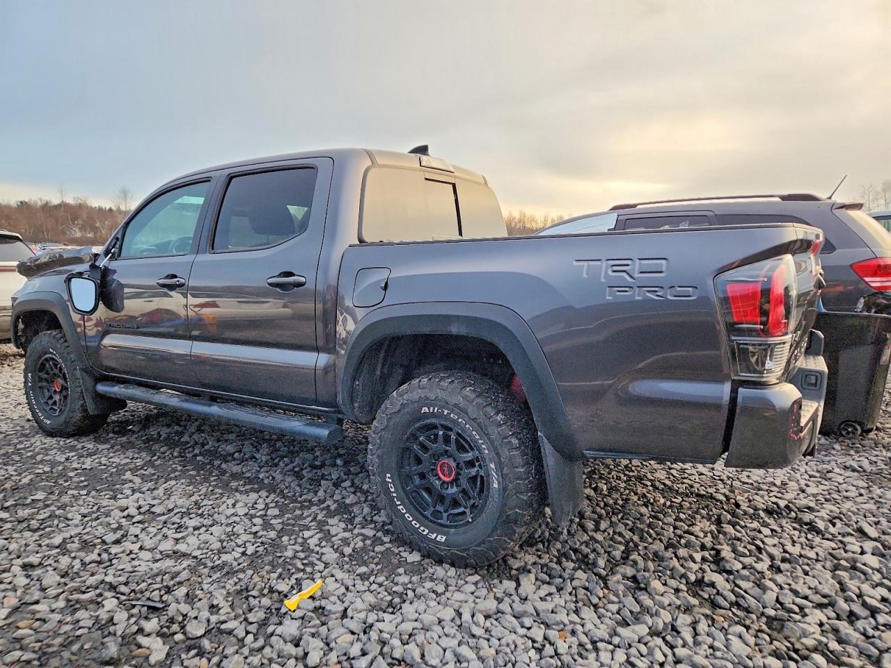 2022 TOYOTA TACOMA DOUBLE CAB photo 2