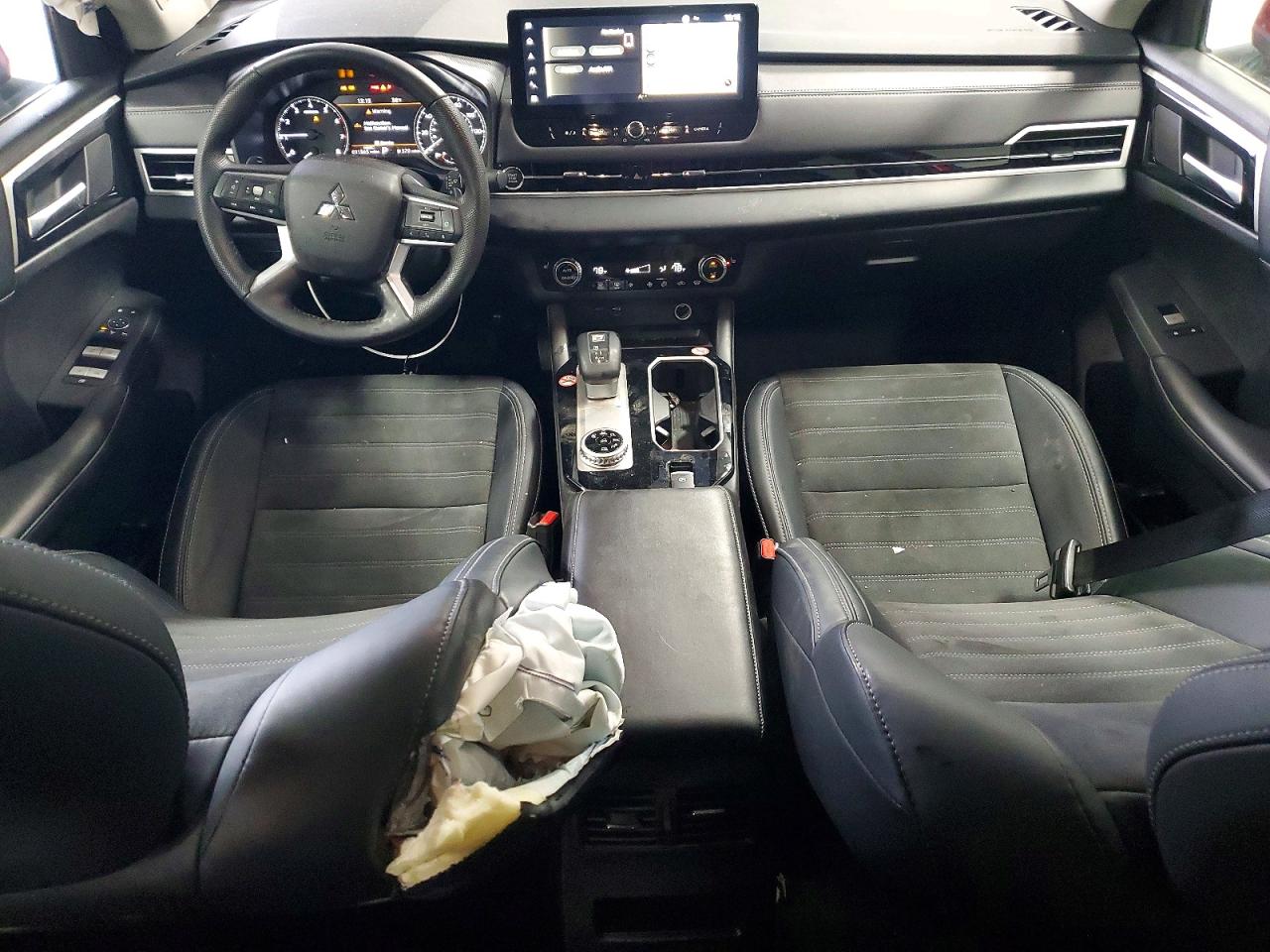 2025 MITSUBISHI OUTLANDER SE photo 8