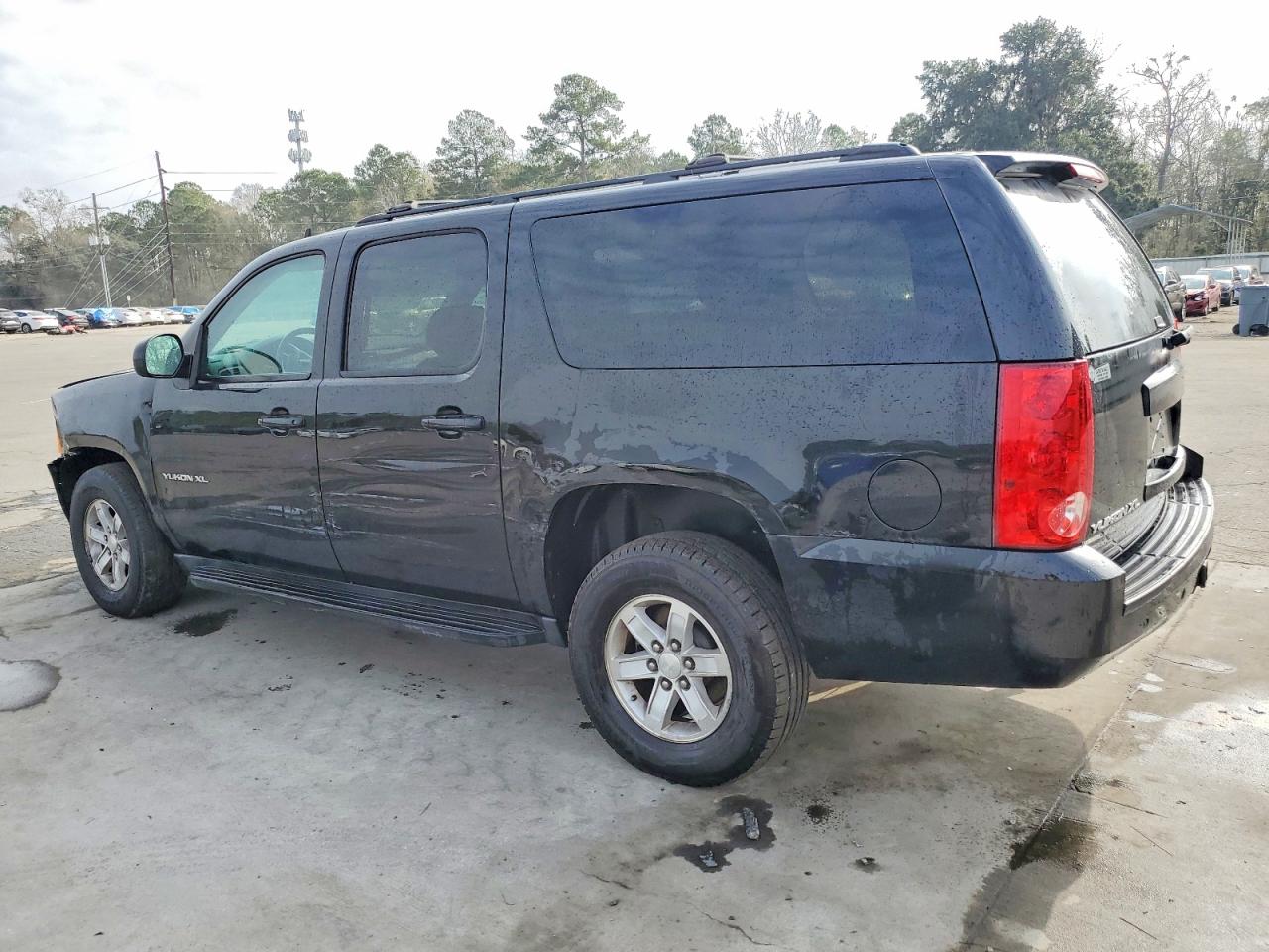 2013 GMC YUKON XL K1500 SLT photo 2