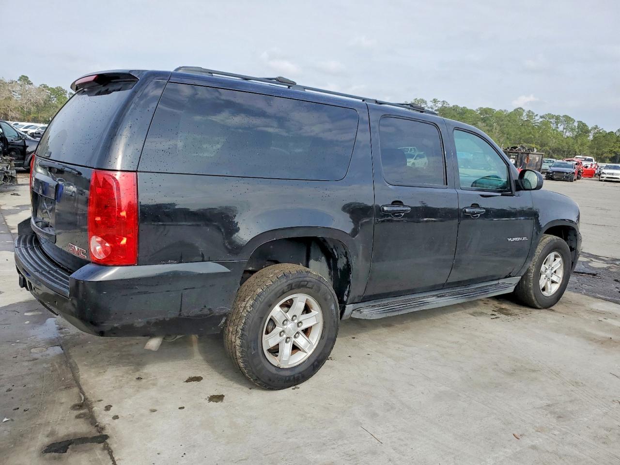 2013 GMC YUKON XL K1500 SLT photo 3